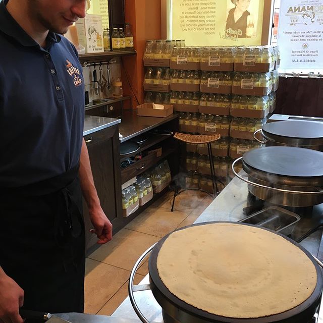 Ahh! The satisfaction when a rookie finally masters the art of crêpe making!  Bravo Simon!!!
#culinaryarts #crepemaker #crepes